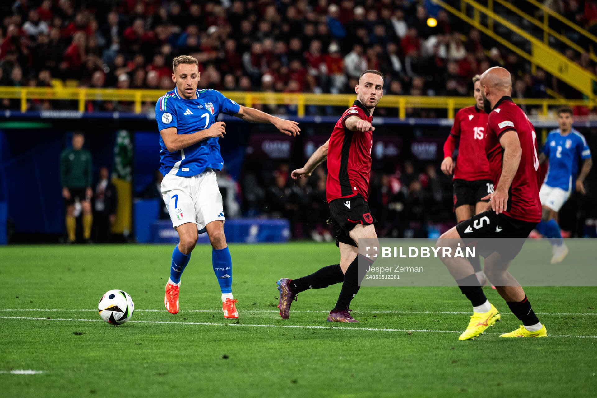 Davide Frattesi of Italy and Mario Mitaj of Albania