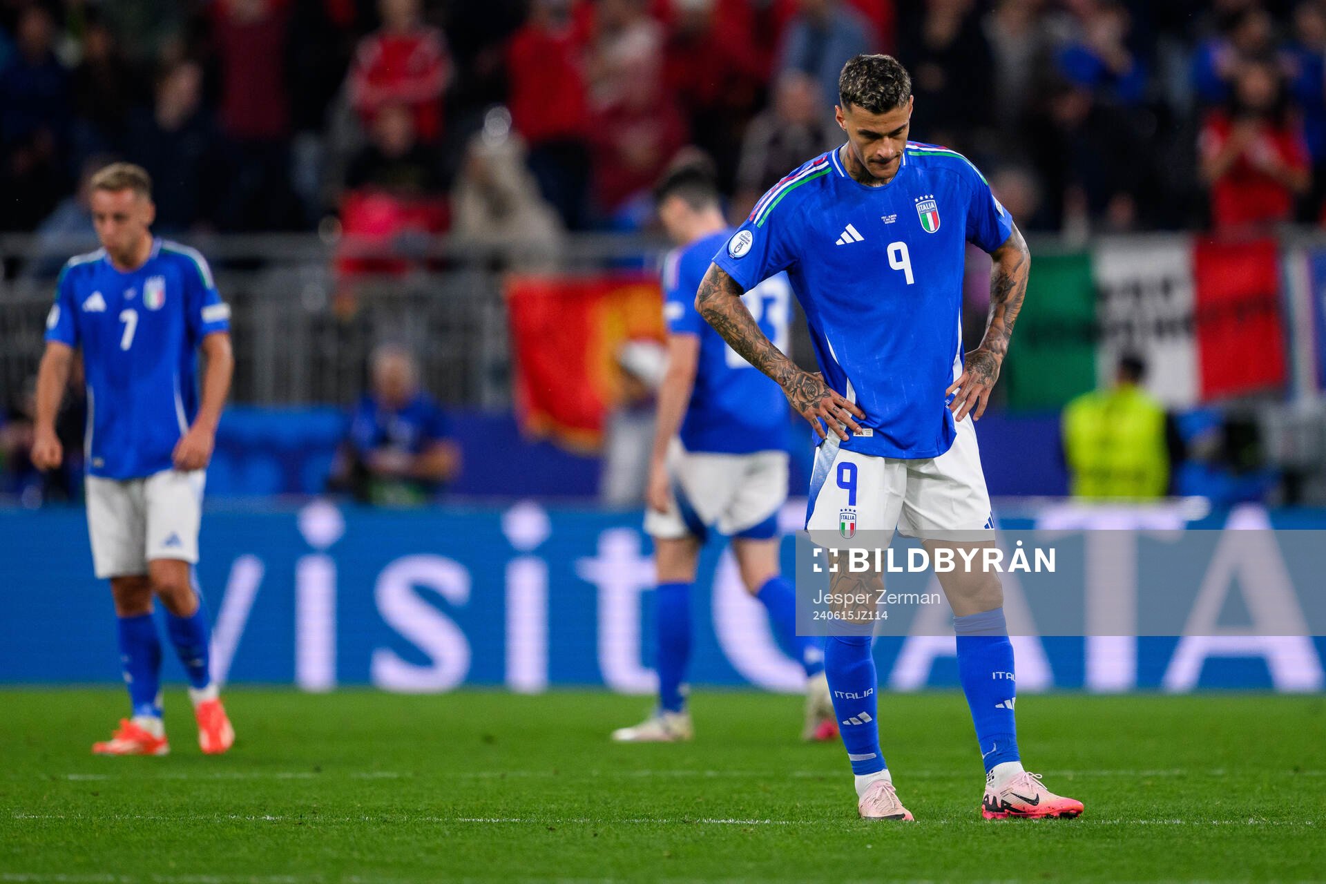 Gianluca Scamacca of Italy looks dejected