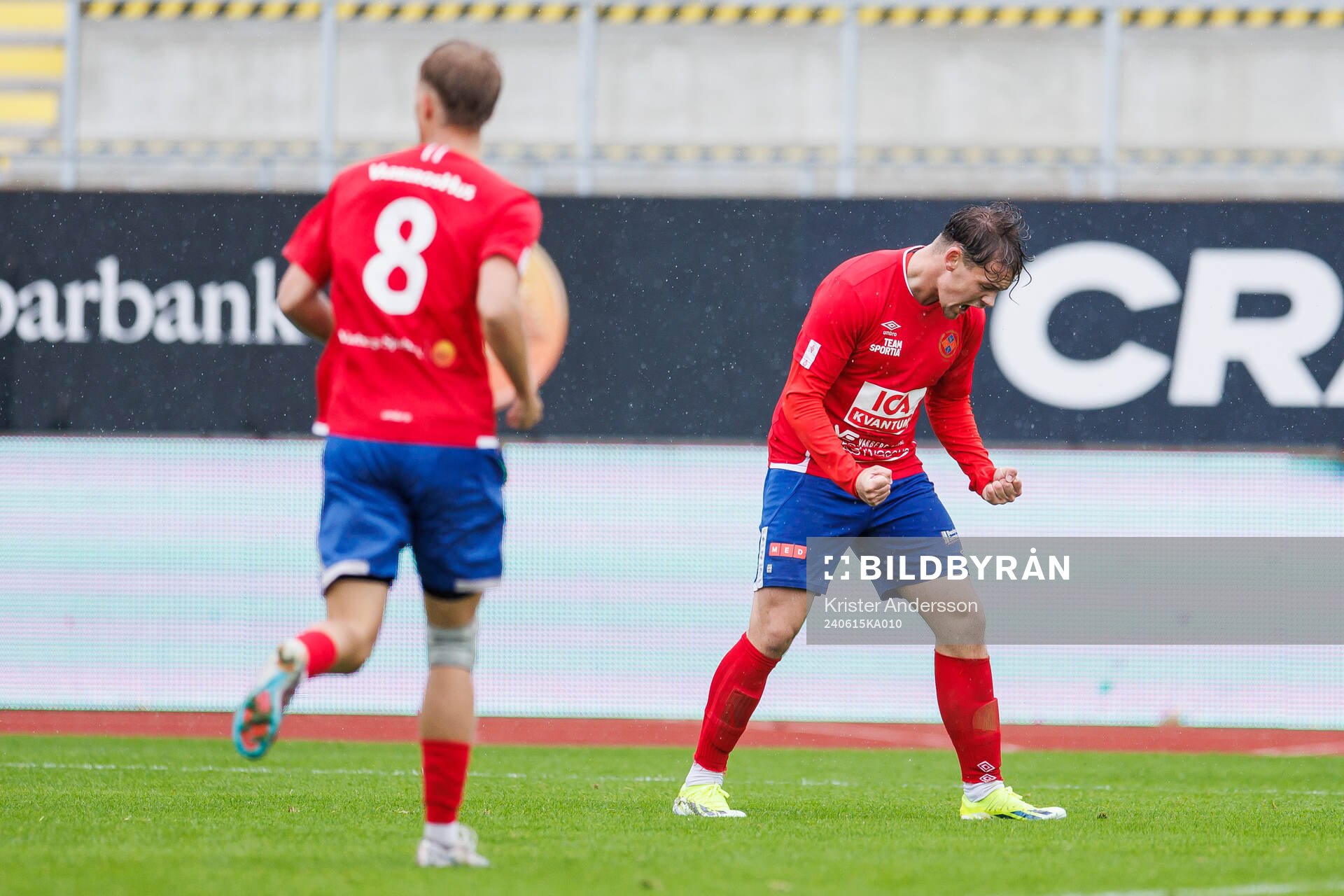 Varbergs William Borgryd jublar efter 1-1 under fotbollsmatchen i Div 2 Västra Götaland mellan Varbergs GIF och Husqvarna den 15 juni 2024 i Varberg.