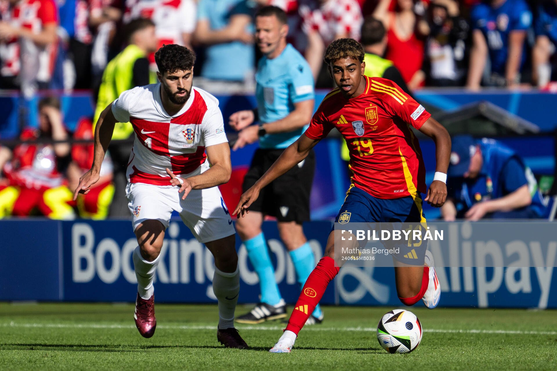 Josko Gvardiol of Croatia and Lamine Yamal of Spain during the UEFA Euro 2024 Football Championship match between Spain and Croatia on June 15, 2024 in Berlin.
