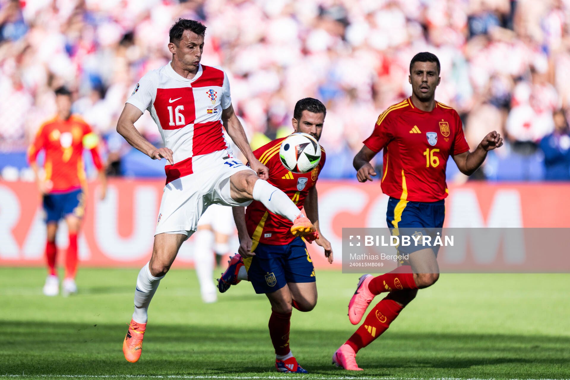 Ante Budimir of Croatia against Nacho and Rodrigo Hernandez