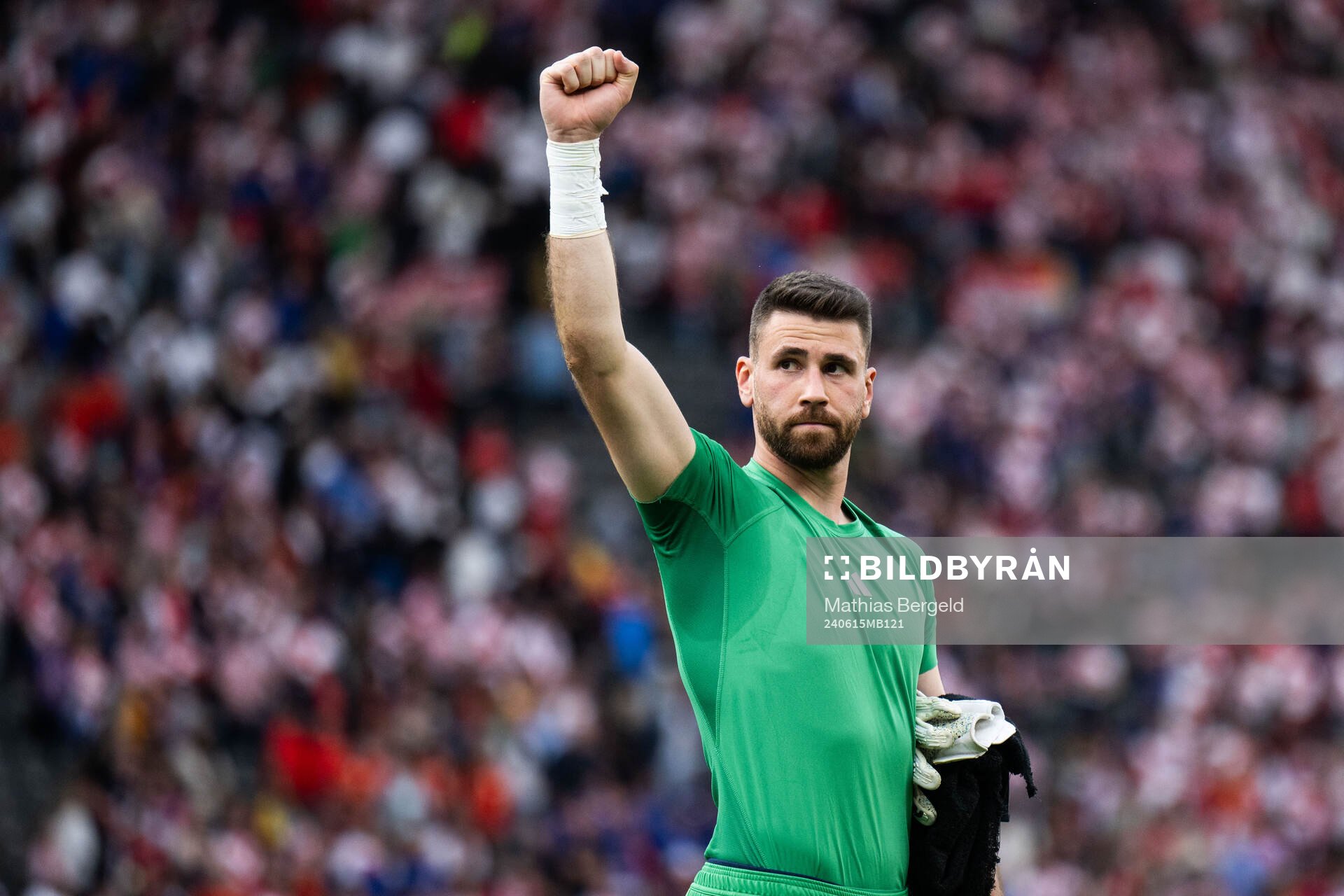 Goalkeeper Unai Simon Mendibil of Spain celebrates