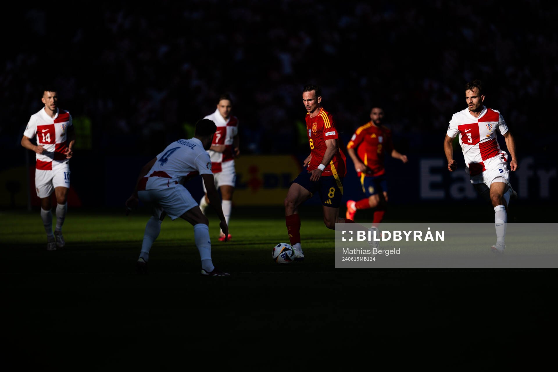 Fabian Ruiz Pena of Spain and Marin Pongracic of Croatia