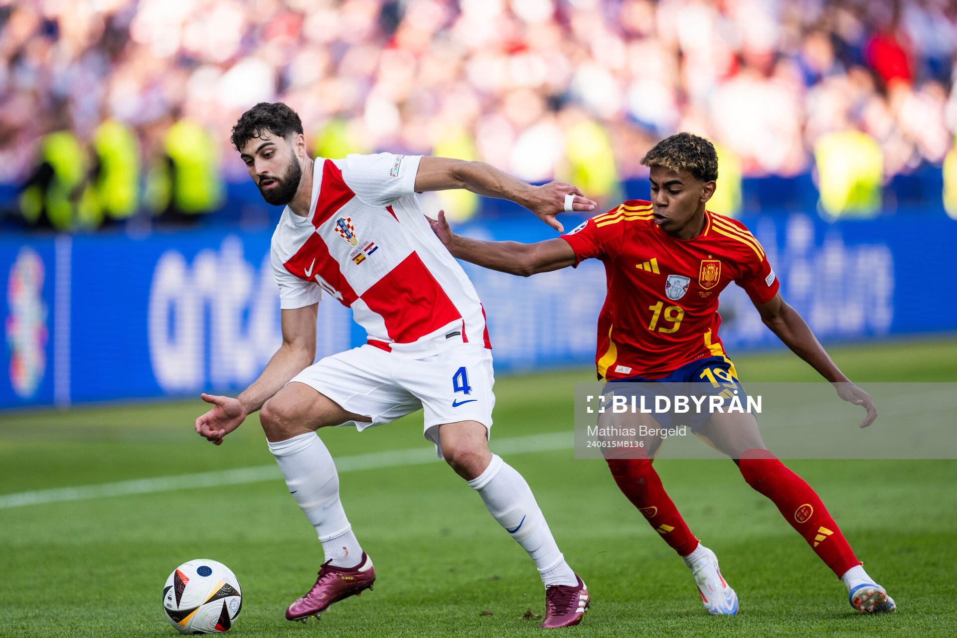 Josko Gvardiol of Croatia and Lamine Yamal of Spain