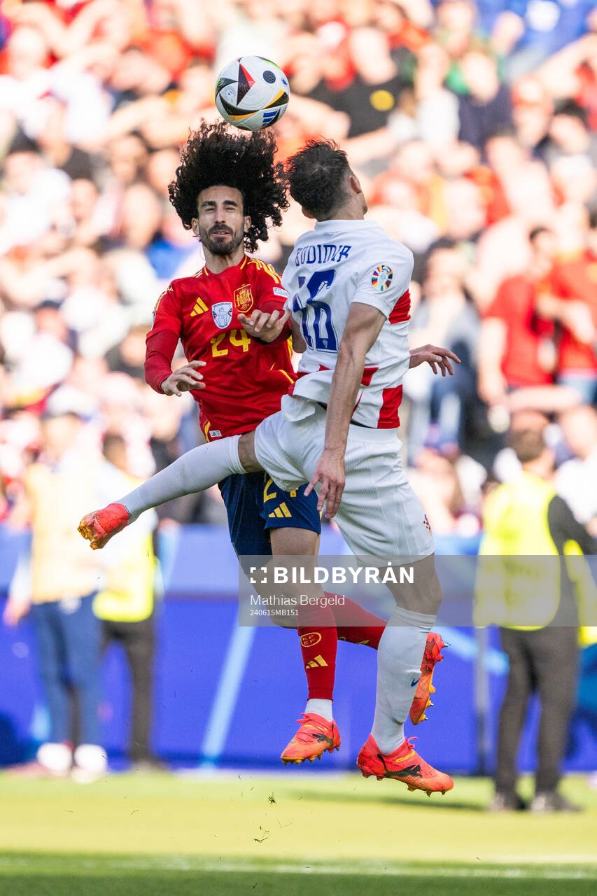 Marc Cucurella of Spain and Ante Budimir of Croatia