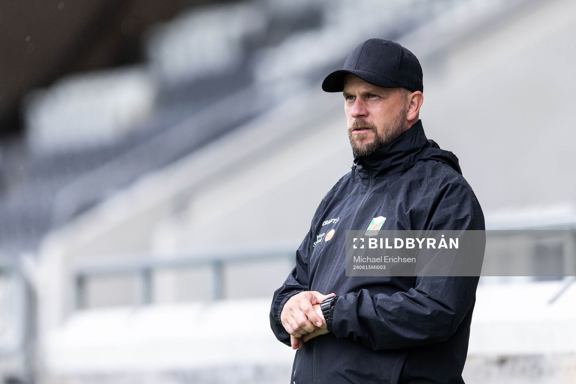 Varbergs tränare Tobias Linderoth under fotbollsmatchen i Superettan mellan Utsikten och Varberg den 15 juni 2024 i Göteborg. 
