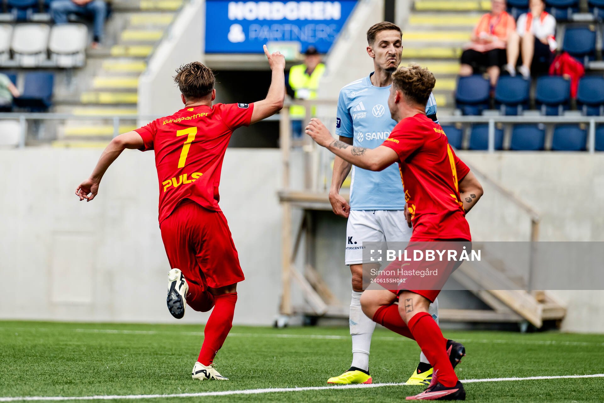 Landskronas Victor Karlsson jublar efter 1-2 under fotbollsmatchen i Superettan mellan Gefle och Landskrona den 15 juni 2024 i Gävle. 