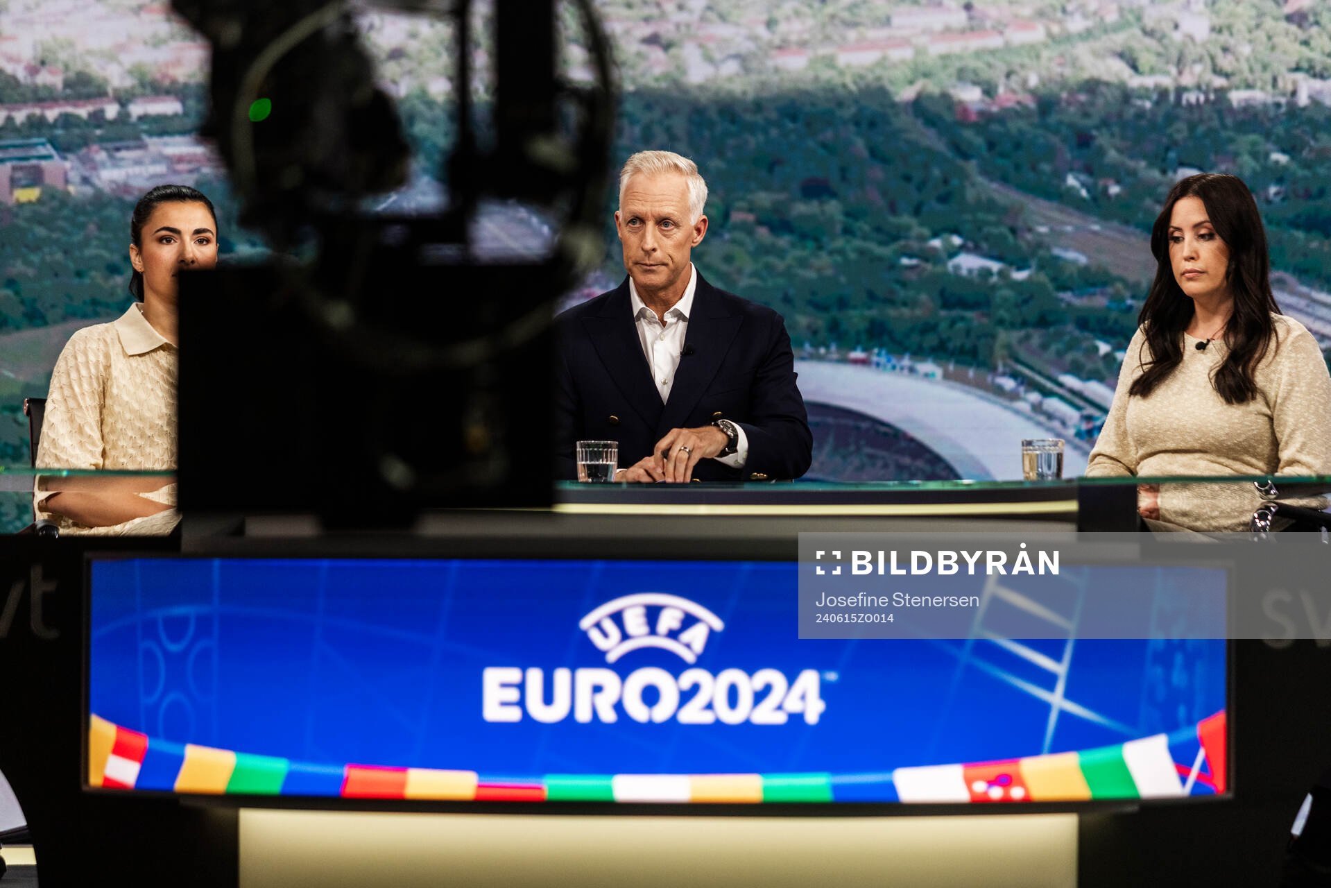 Zecira Musovic, André Pops och Therese Strömberg under en fotografering på SVT i samband med sändning av fotbolls-EM den 15 juni 2024 i Stockholm. 
