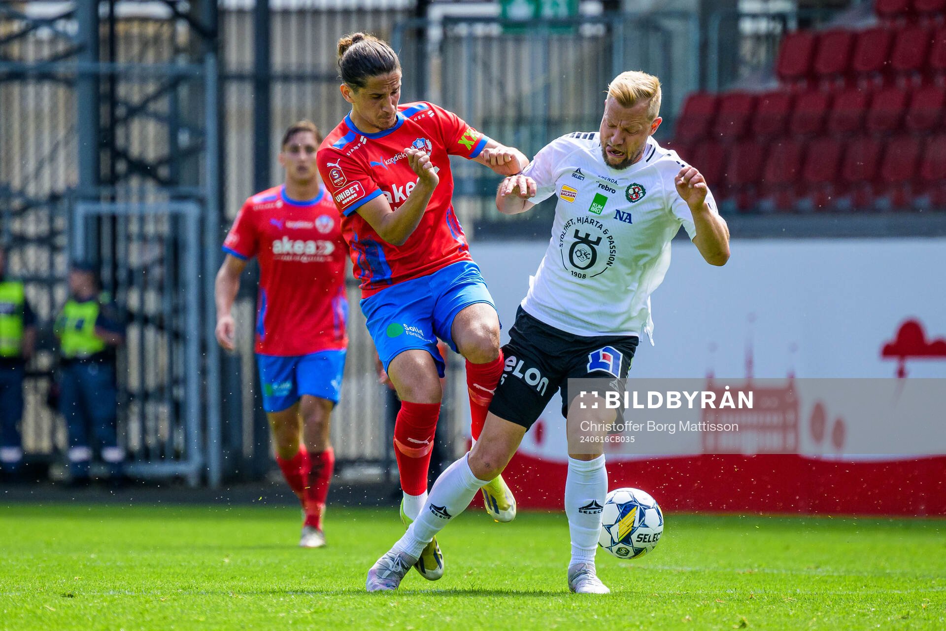Helsingborgs Ervin Gigovic och Örebros Sebastian Crona