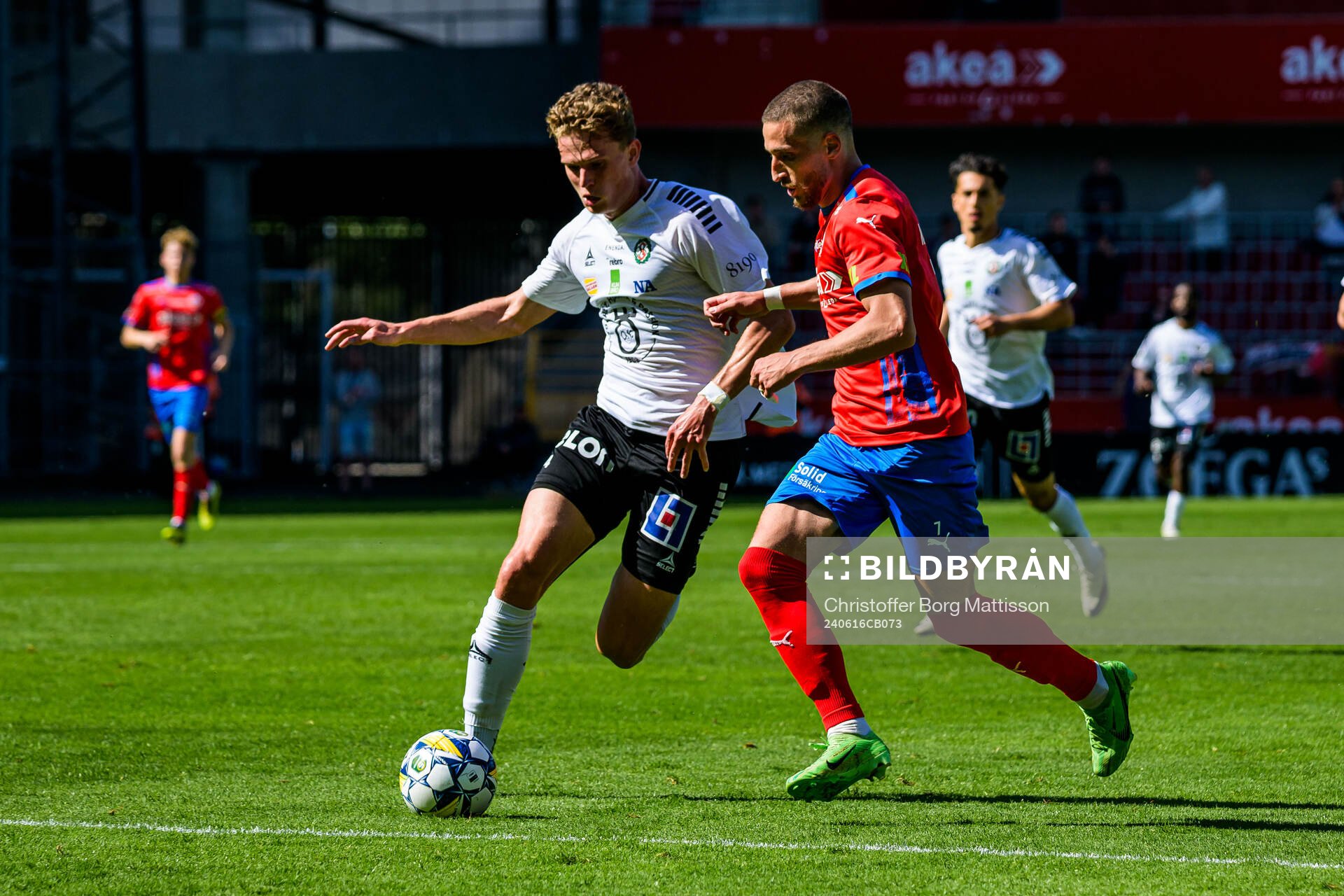 Örebros Erik McCue och Helsingborgs Arian Kabashi