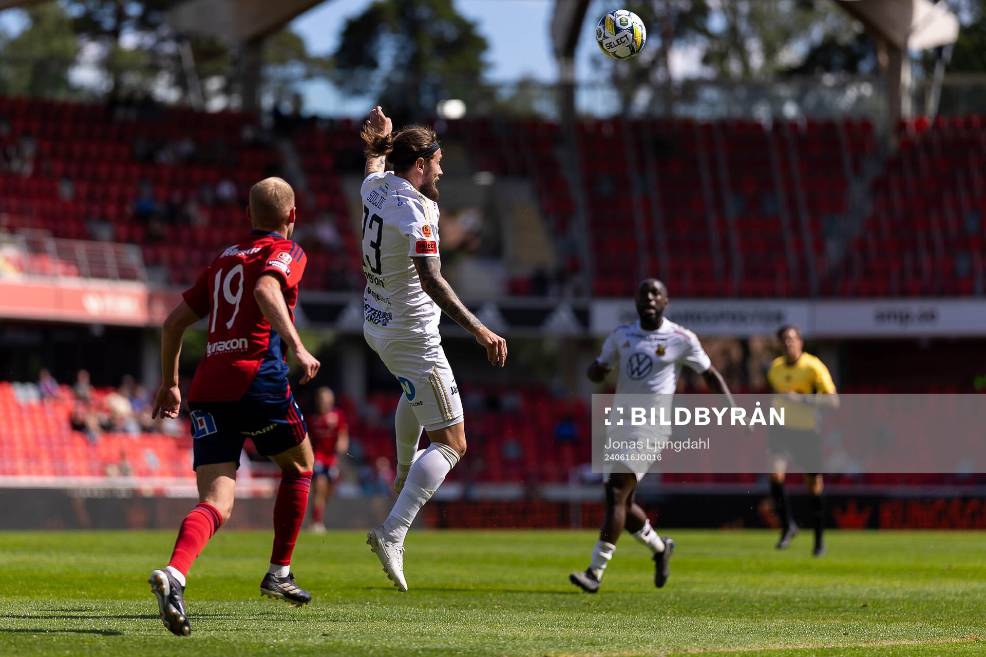 Östers Adam Bergmark Wiberg och Östersunds Ali Suljic