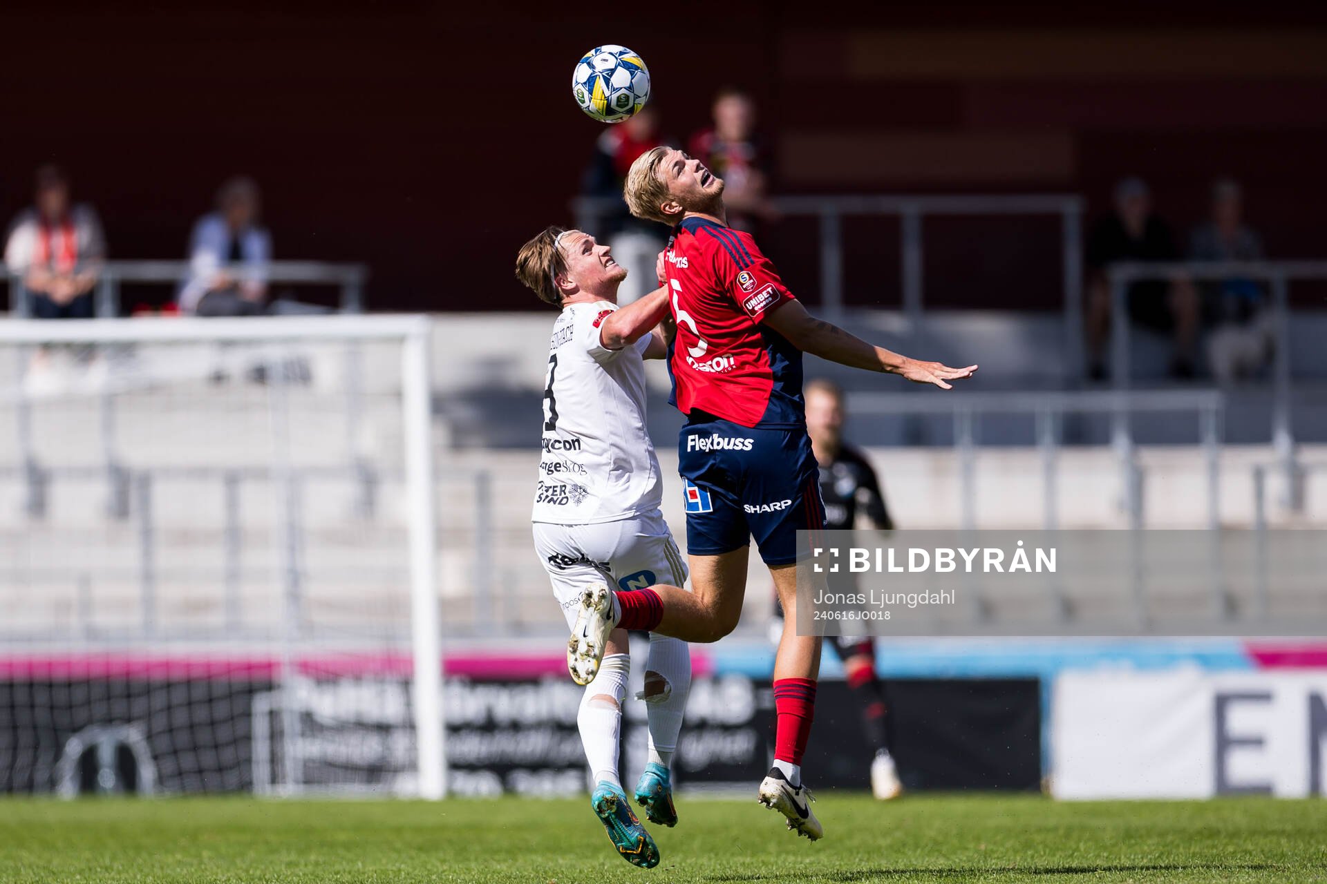 Östersunds Sebastian Karlsson Grach och Östers Mattis