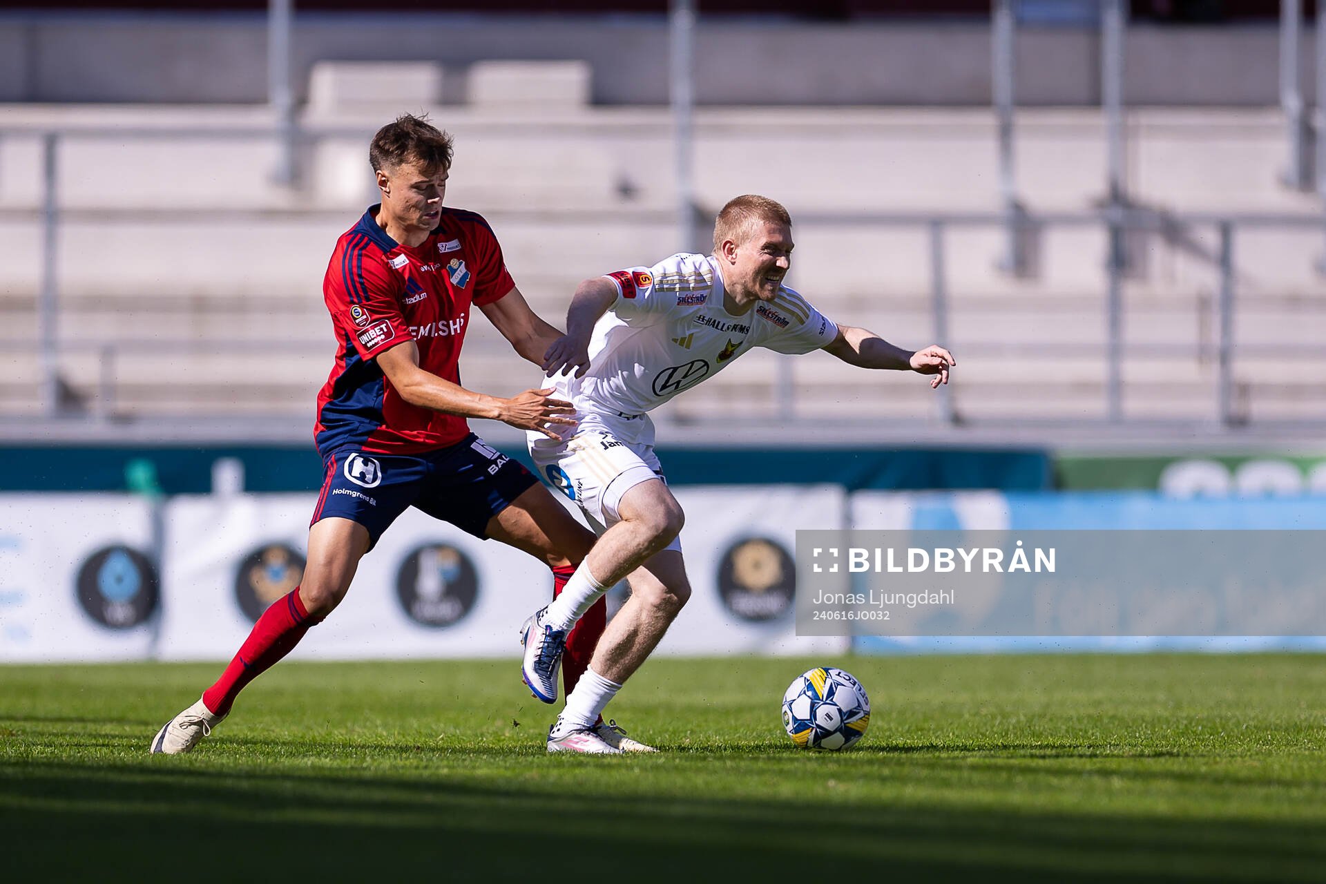Östers Thorri Mar Thorisson och Östersunds Simon Kroon
