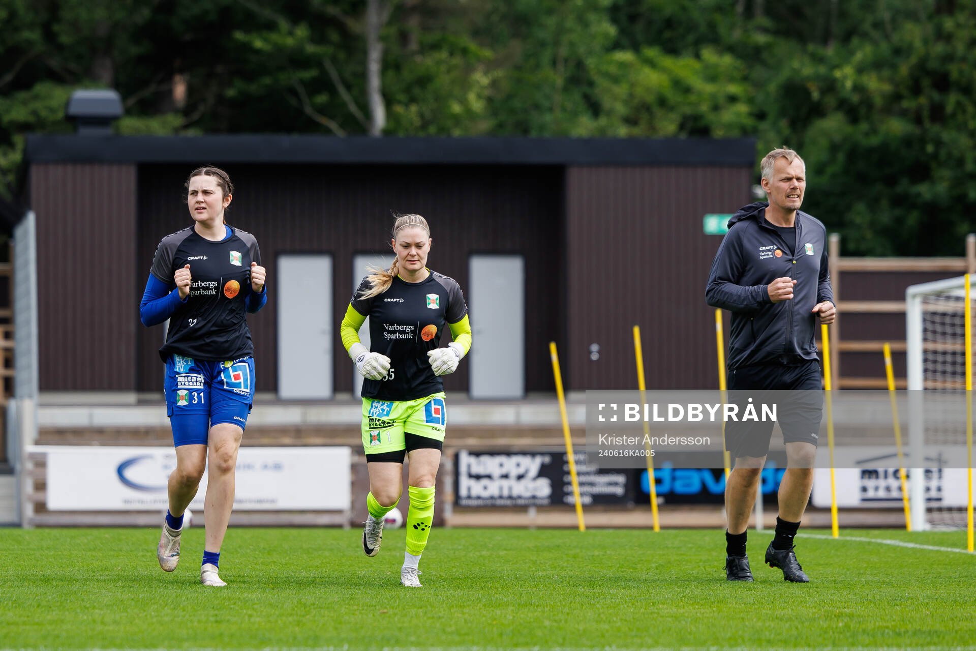 Varbergs målvakt Frances Sandvik, målvakt Linnea Nilsson