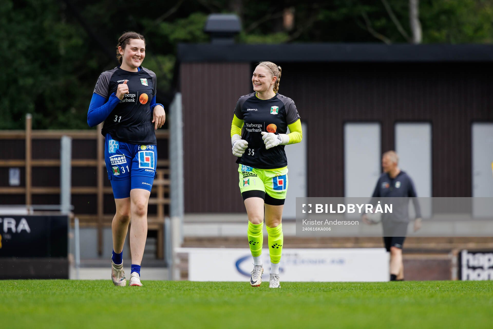 Varbergs målvakt Frances Sandvik och målvakt Linnea