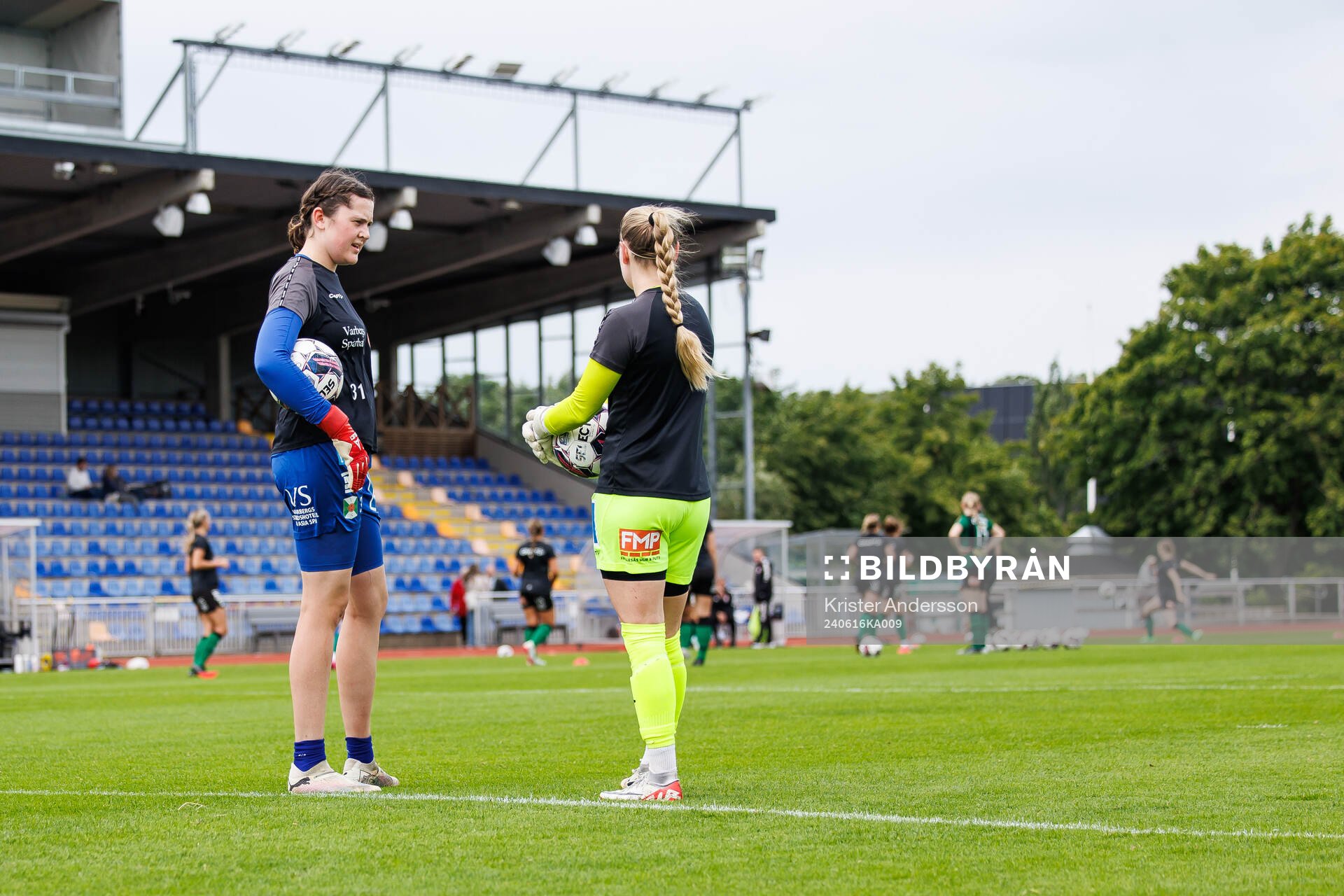 Varbergs målvakt Frances Sandvik och målvakt Linnea