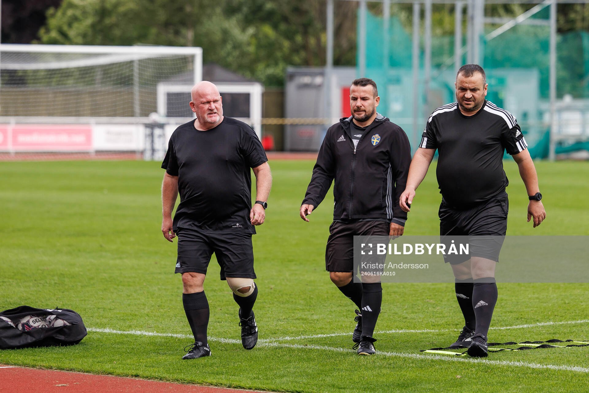 Domare Sadik Hajdari med assisterande domarna Bekim