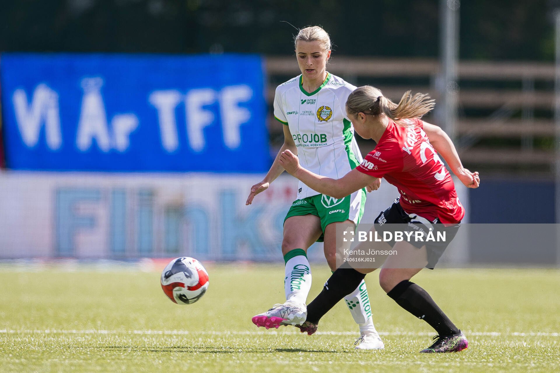 Hammarbys Thea Sørbo och Trelleborgs Elina Lenir