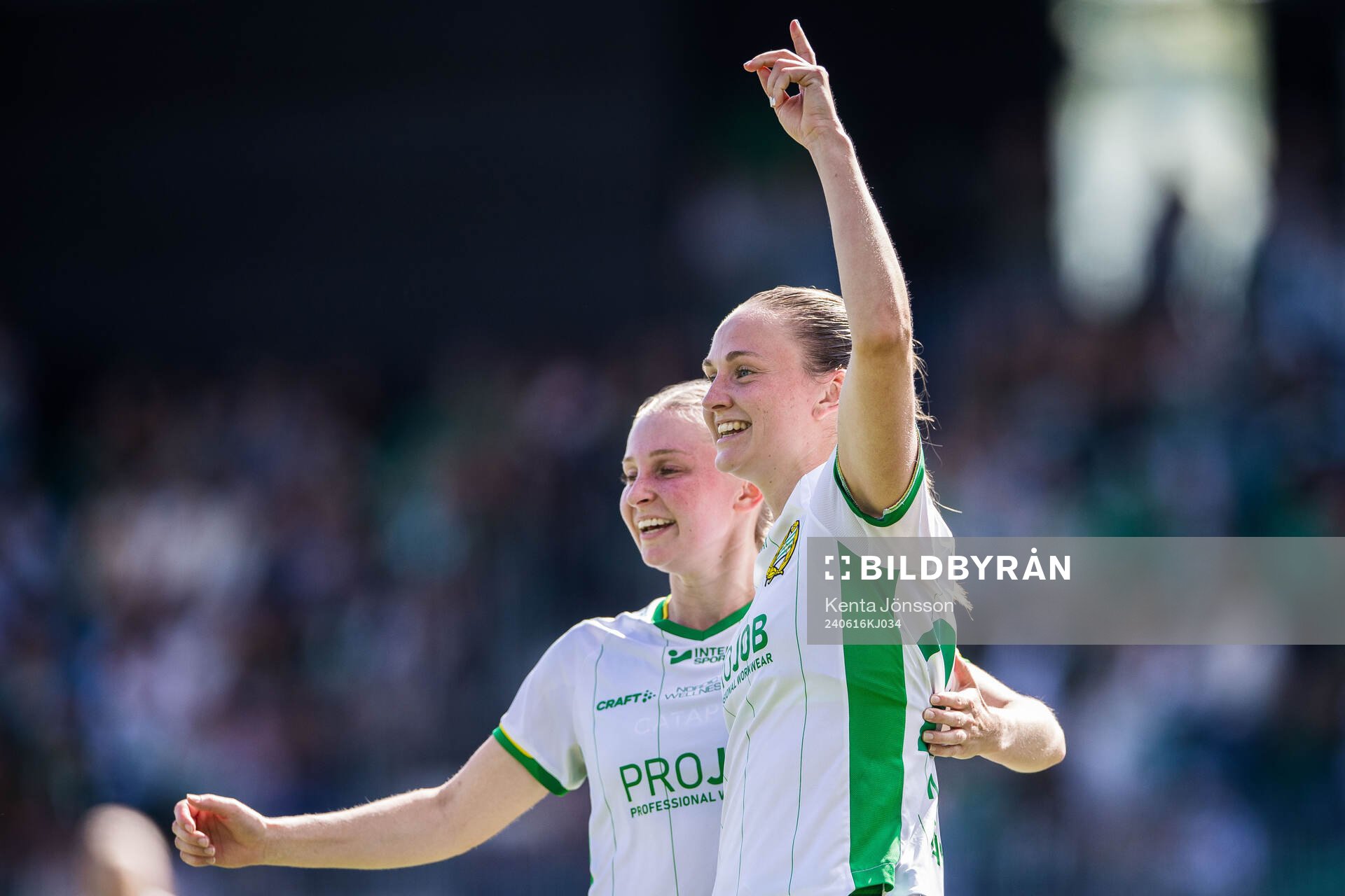 Hammarbys Vilde Hasund jublar med Emilie Joramo