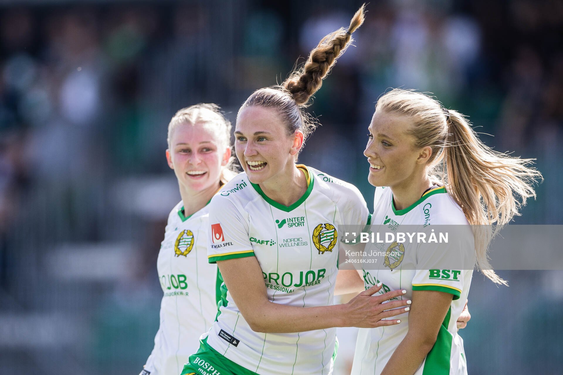 Hammarbys Vilde Hasund jublar med Emilie Joramo och Smilla