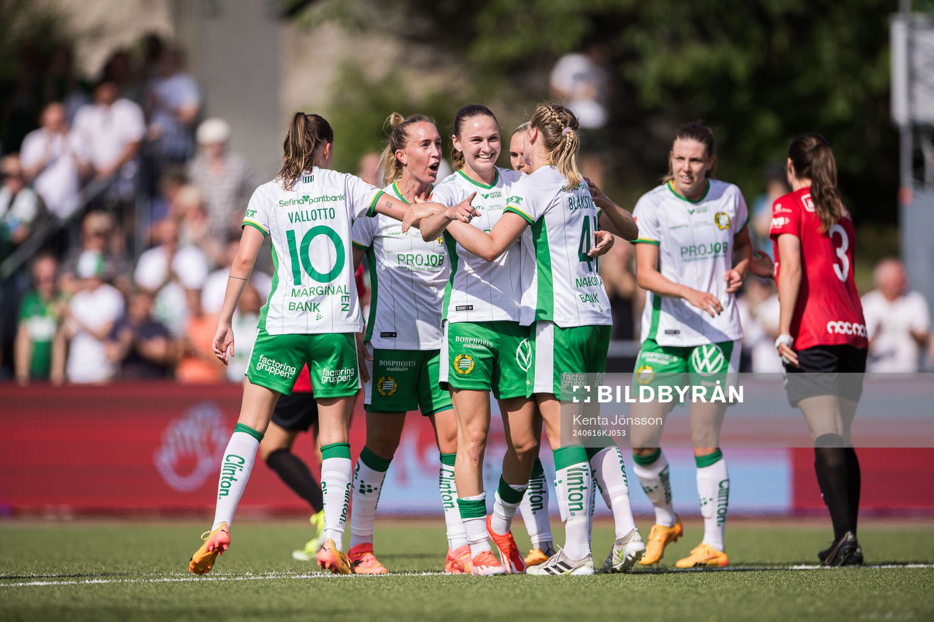 Hammarbys Vilde Hasund jublar med lagkamrater 5-0