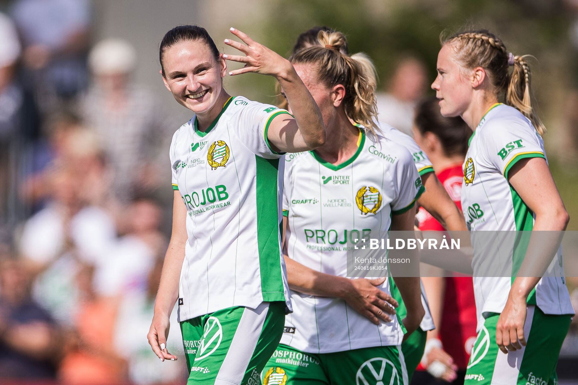 Hammarbys Vilde Hasund jublar med en målgest i samband med