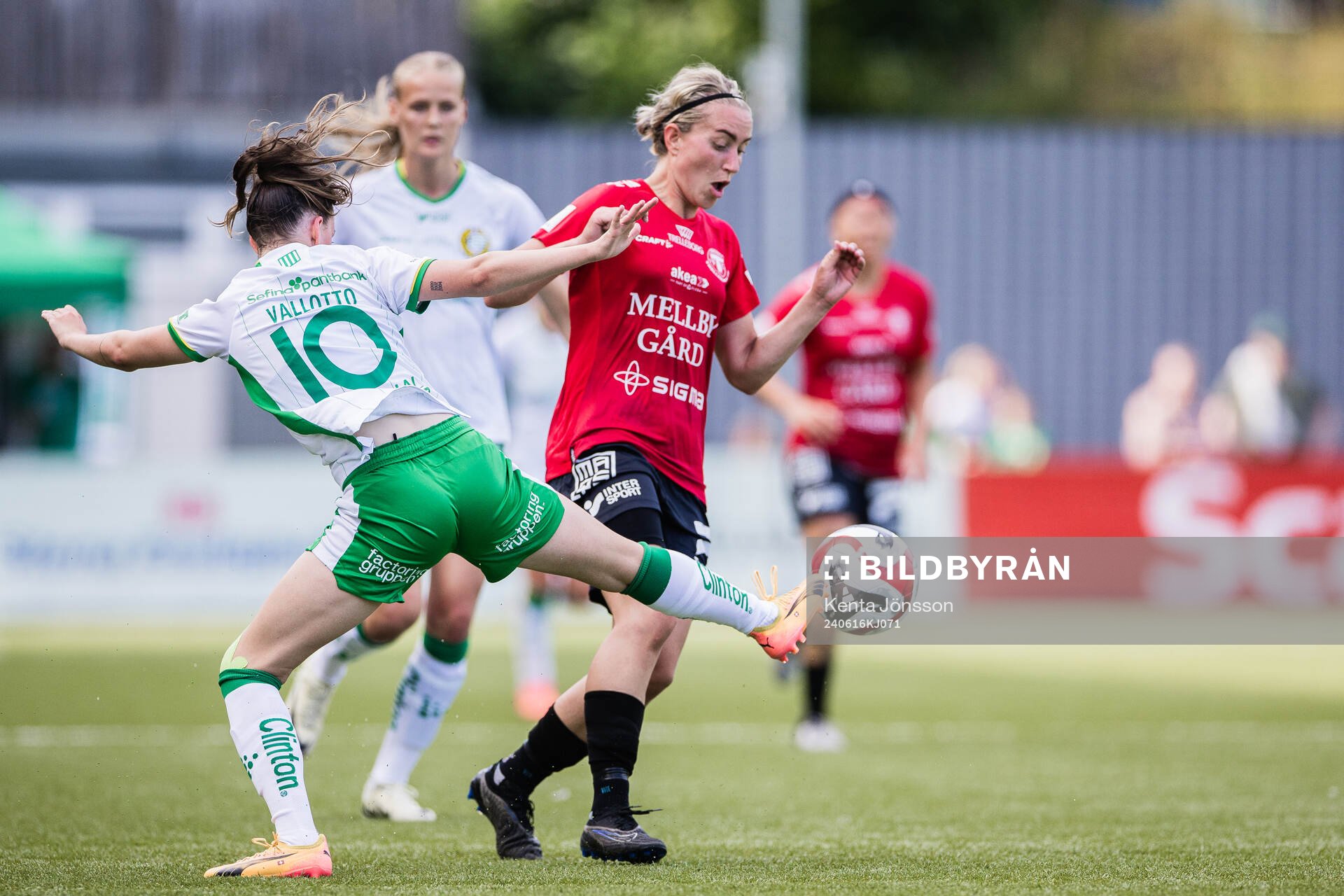 Trelleborgs Hanna Persson och Hammarbys Smilla Vallotto