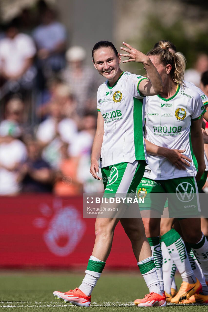 Hammarbys Vilde Hasund jublar med en målgest i samband med