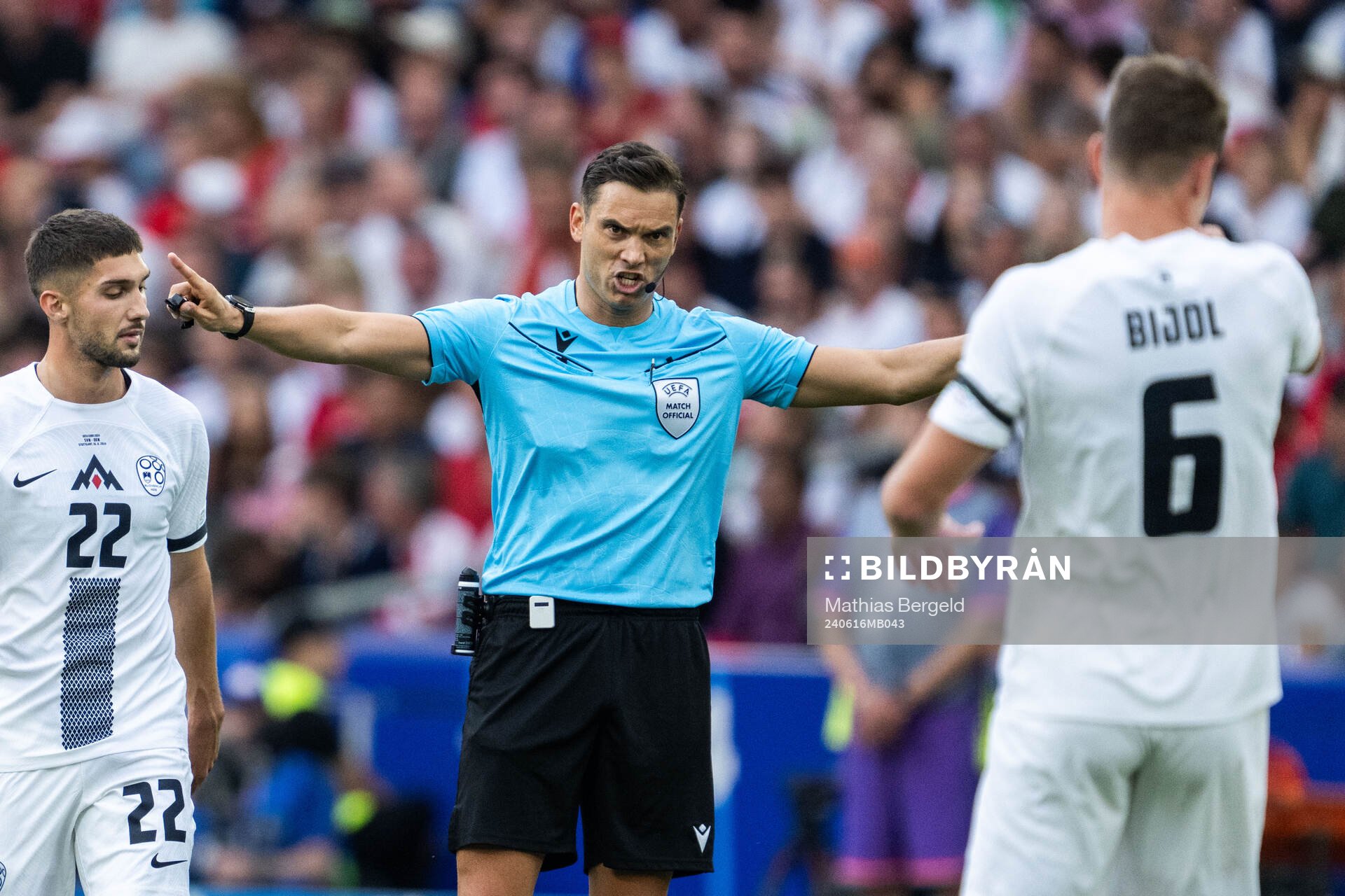 Referee Sandro Schärer
