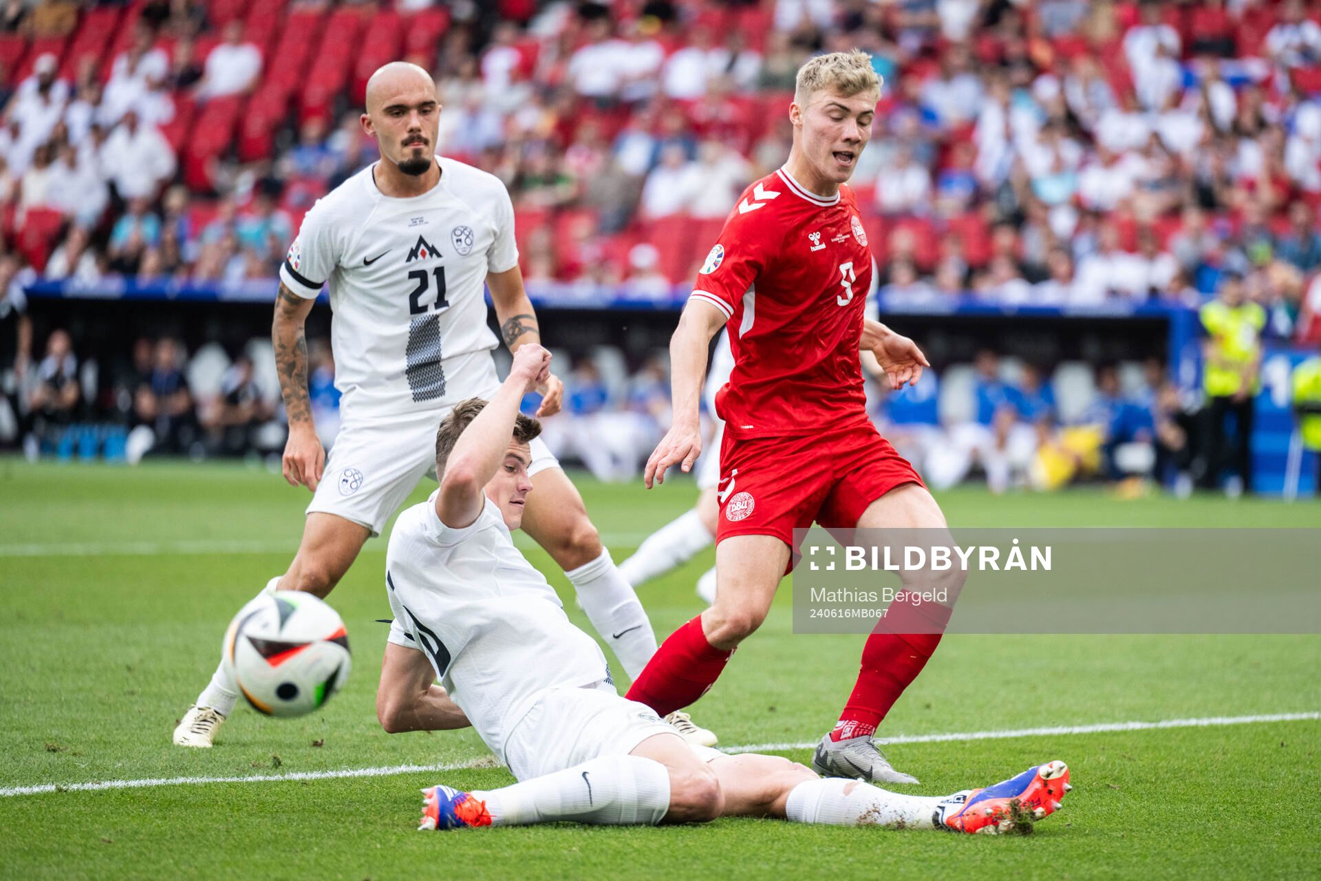 Jaka Bijol of Slovenia and Rasmus Højlund of Denmark