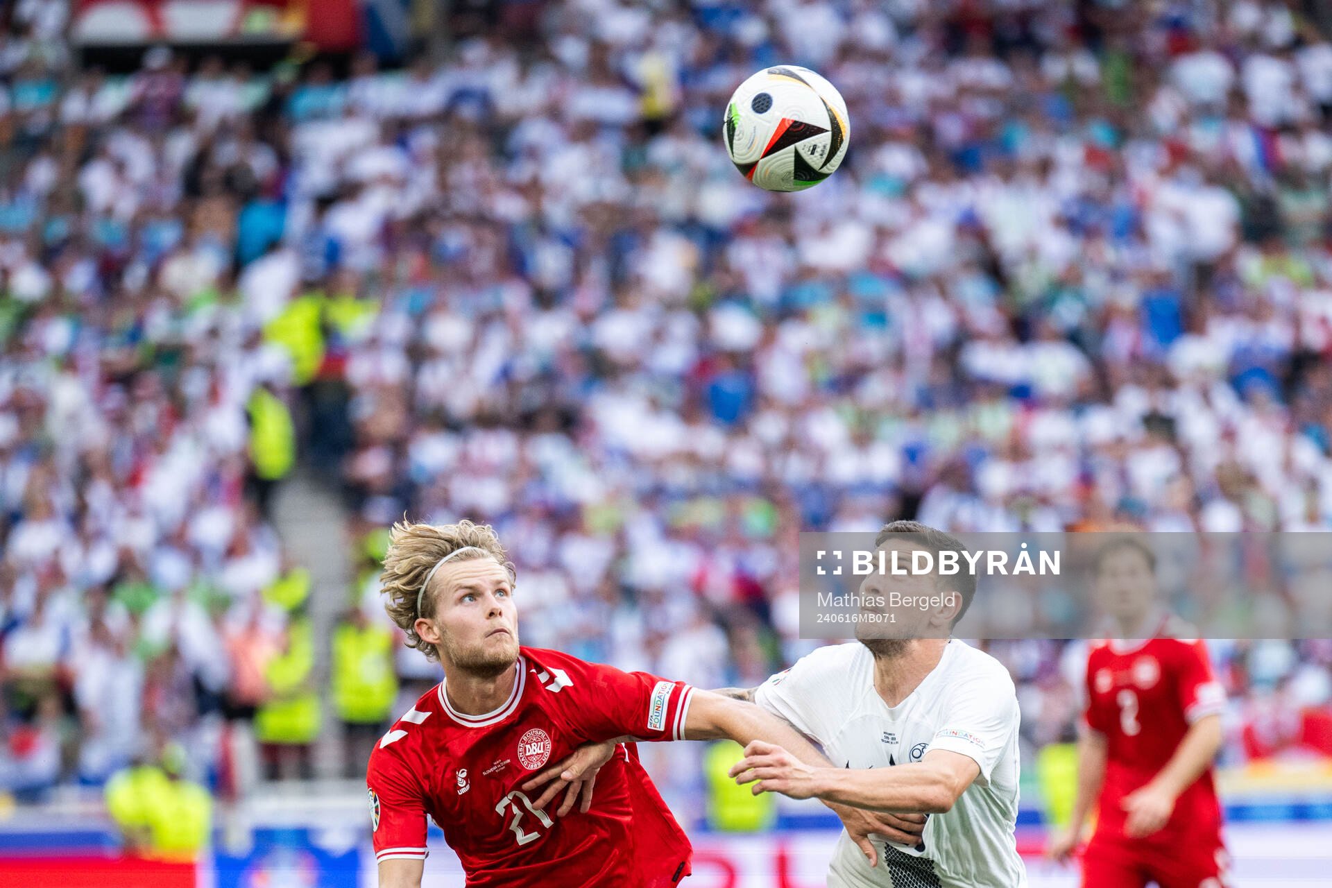 Morten Hjulmand of Denmark and Erik Janza of Slovenia
