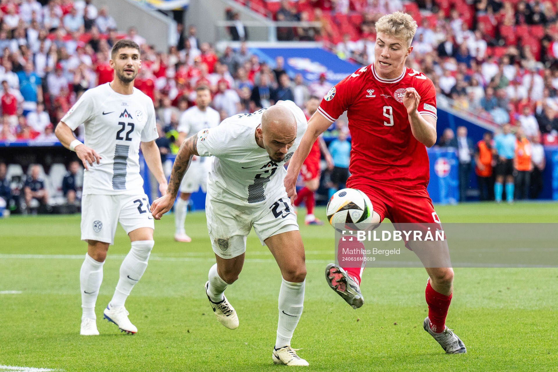 Vanja Drkusic of Slovenia and Rasmus Højlund of Denmark