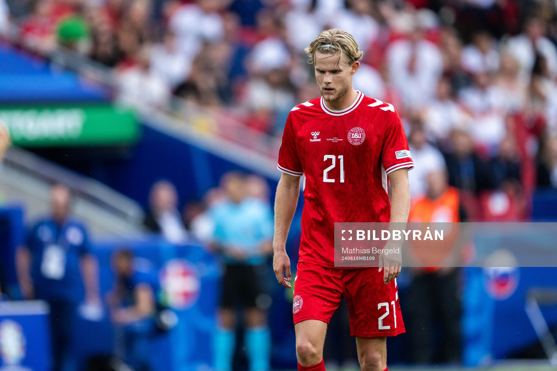 Morten Hjulmand of Denmark looks dejected
