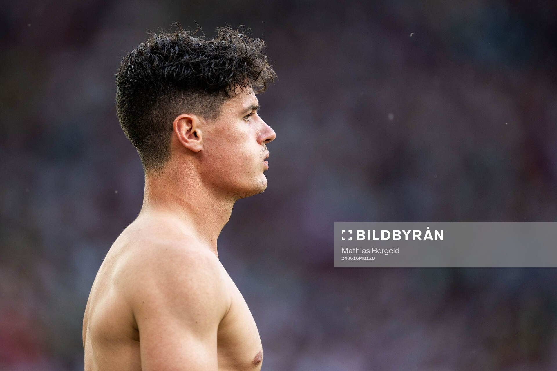 Christian Nørgaard of Denmark looks dejected