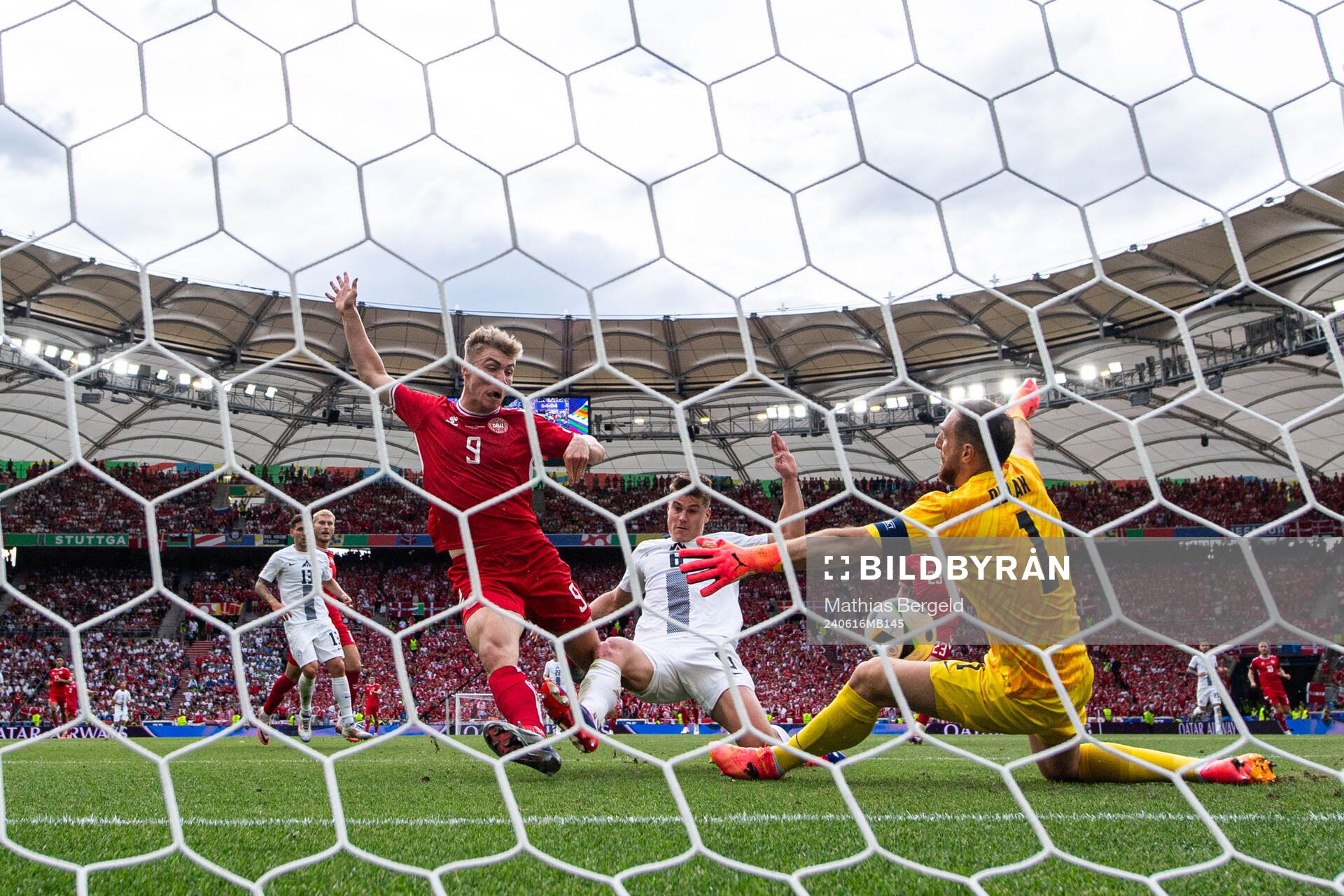 Rasmus Højlund of Denmark against Jaka Bijol and