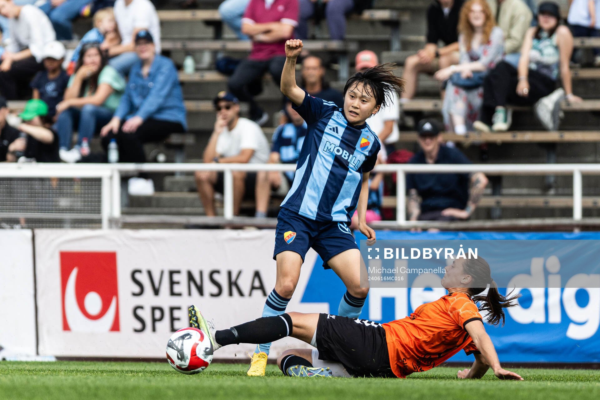 Djurgårdens Shinomi Koyama och Kristianstads Alice Nilsson