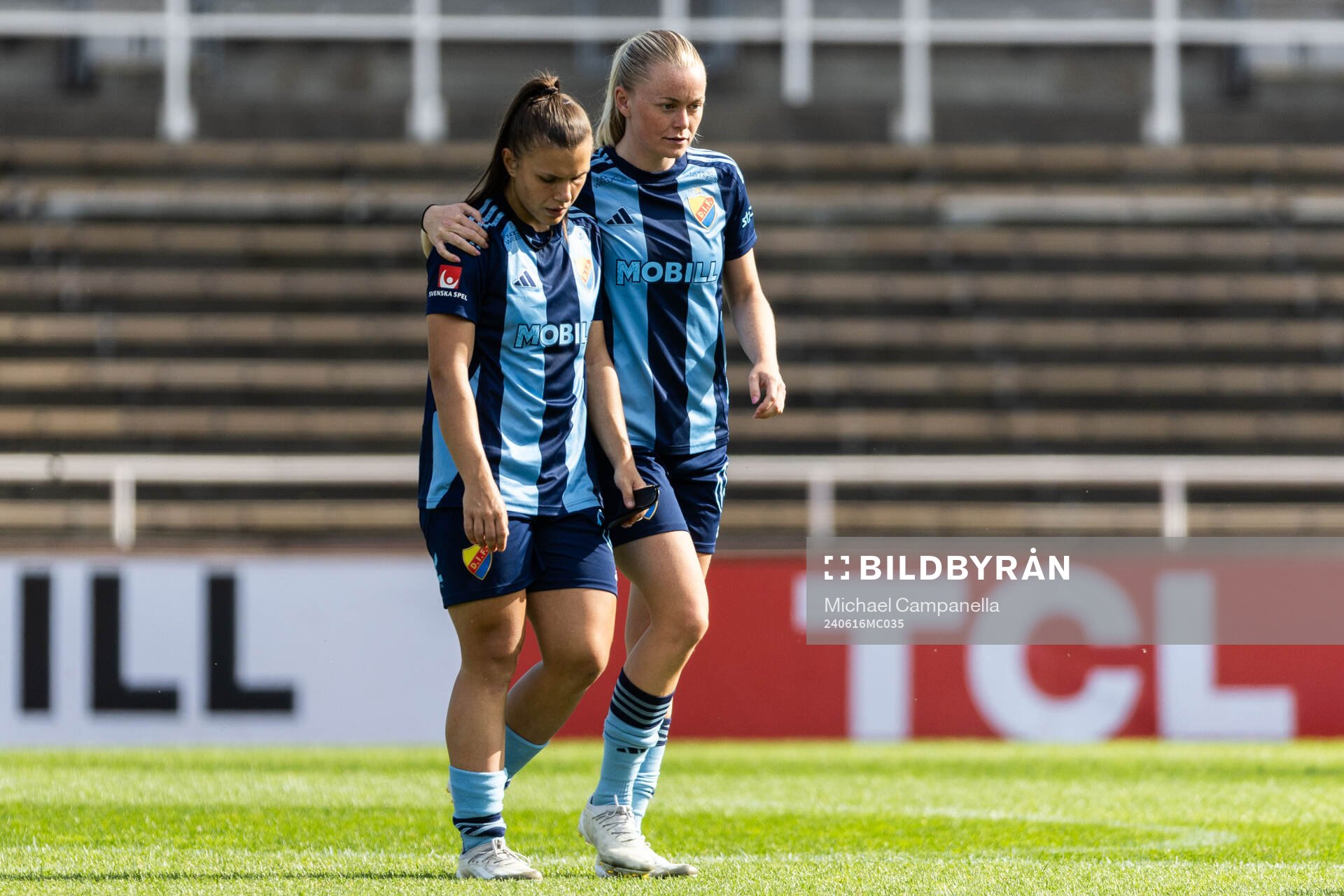 Djurgårdens Alexsandra Lobanova och Zara Jönsson deppar