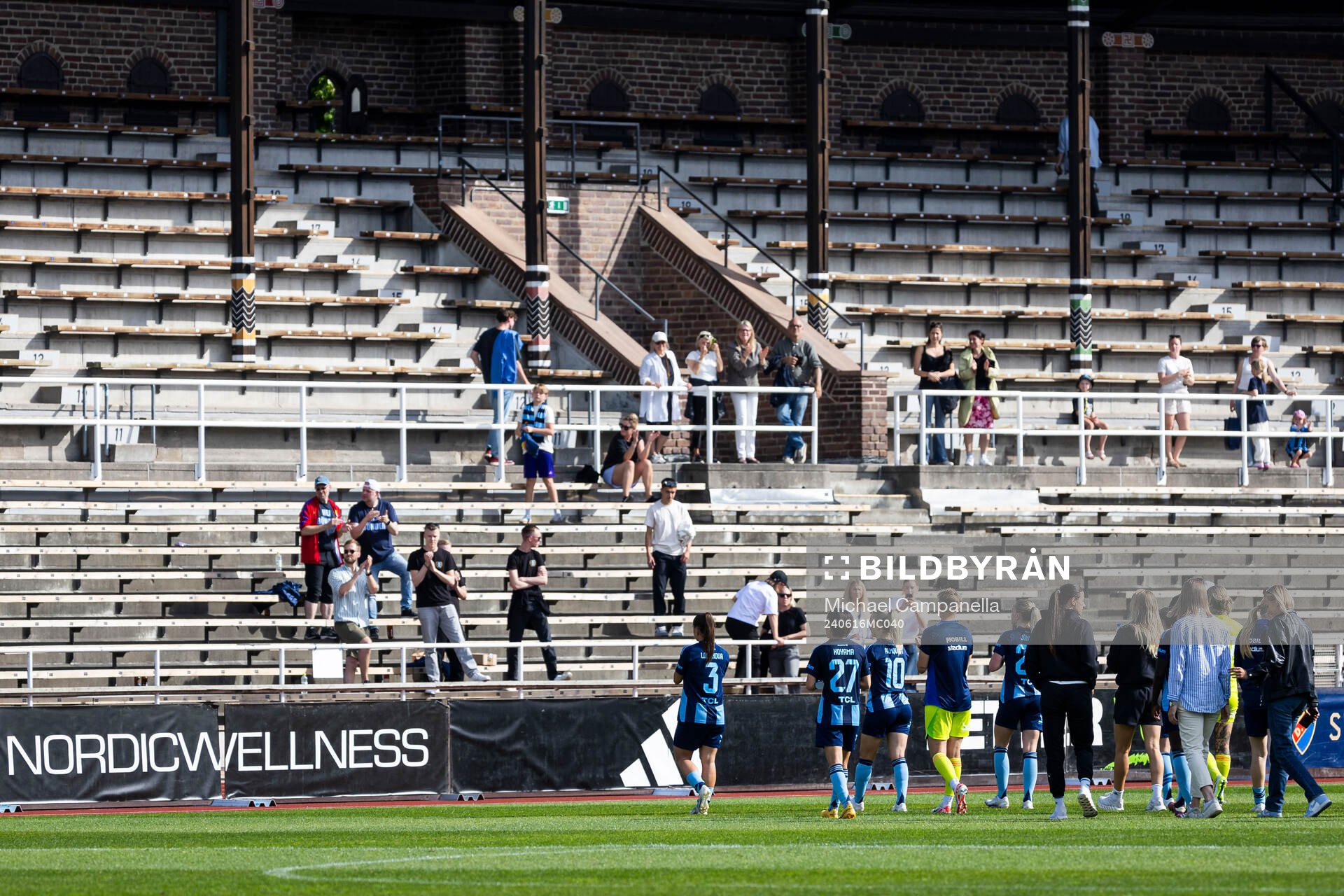 Djurgårdens spelarna tackar publiken