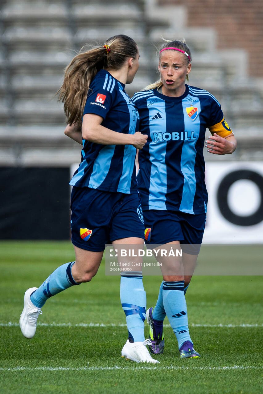 Djurgårdens Therese Åsland  jublar