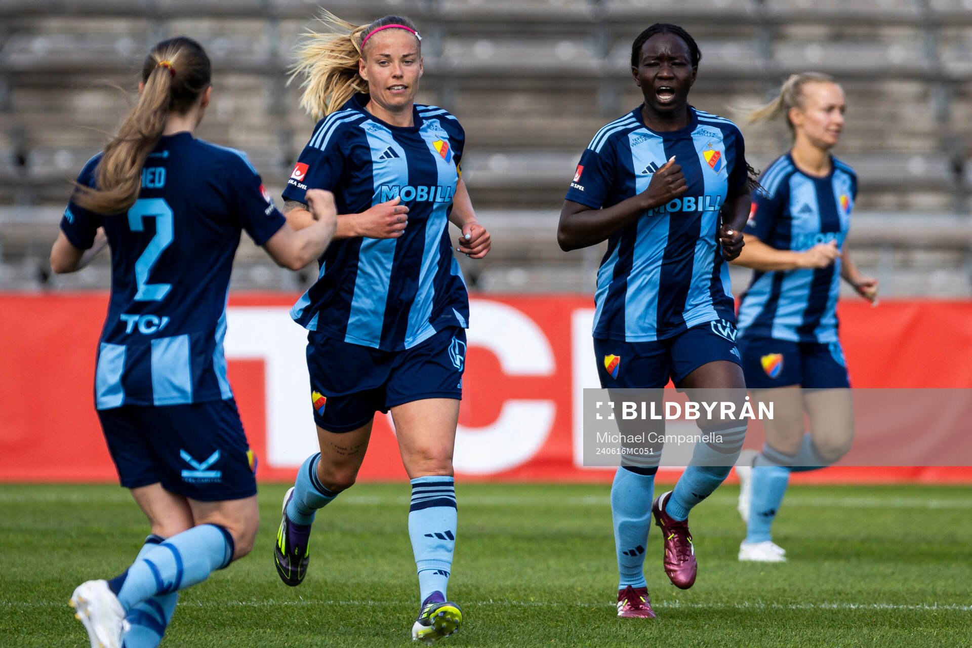 Djurgårdens Therese Åsland jublar efter 1-2 målet under fotbollsmatchen i Damallsvenskan mellan Djurgården och Kristianstad den 16 juni 2024 i Stockholm.