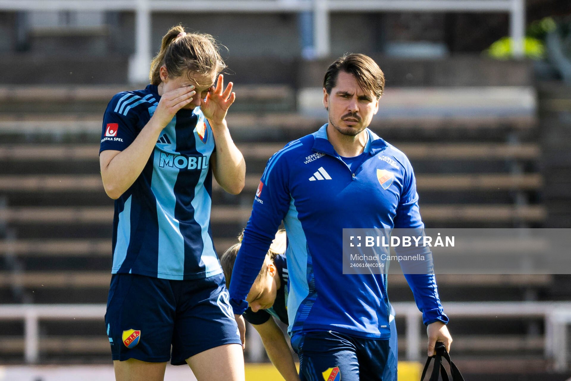 Djurgårdens Ina Vårhus har ont under fotbollsmatchen i Damallsvenskan mellan Djurgården och Kristianstad den 16 juni 2024 i Stockholm.