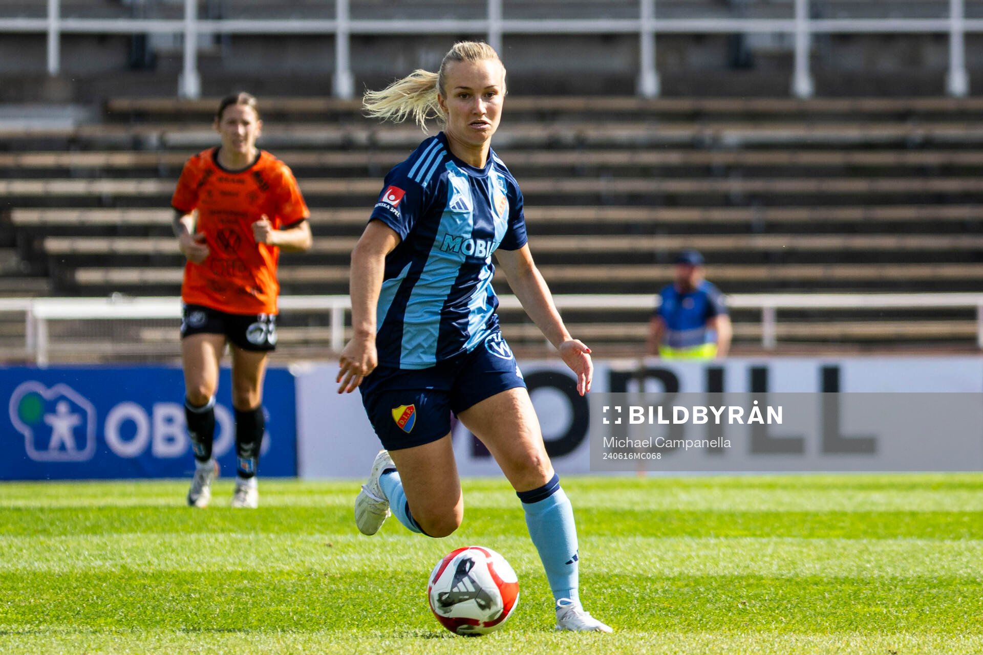 Djurgårdens Tove Almqvist under fotbollsmatchen i Damallsvenskan mellan Djurgården och Kristianstad den 16 juni 2024 i Stockholm.