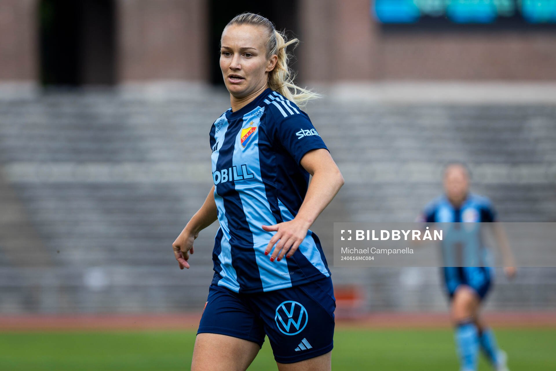 Djurgårdens Tove Almqvist under fotbollsmatchen i Damallsvenskan mellan Djurgården och Kristianstad den 16 juni 2024 i Stockholm.
