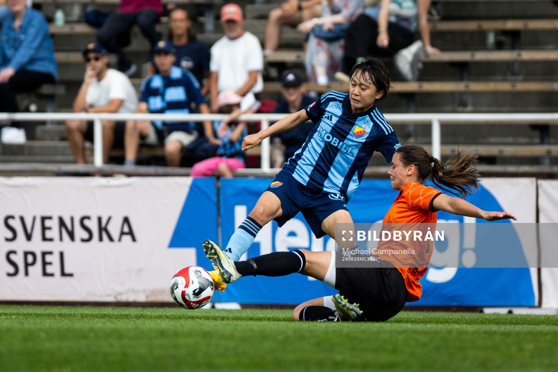 Djurgårdens Shinomi Koyama och Kristianstads Alice Nilsson