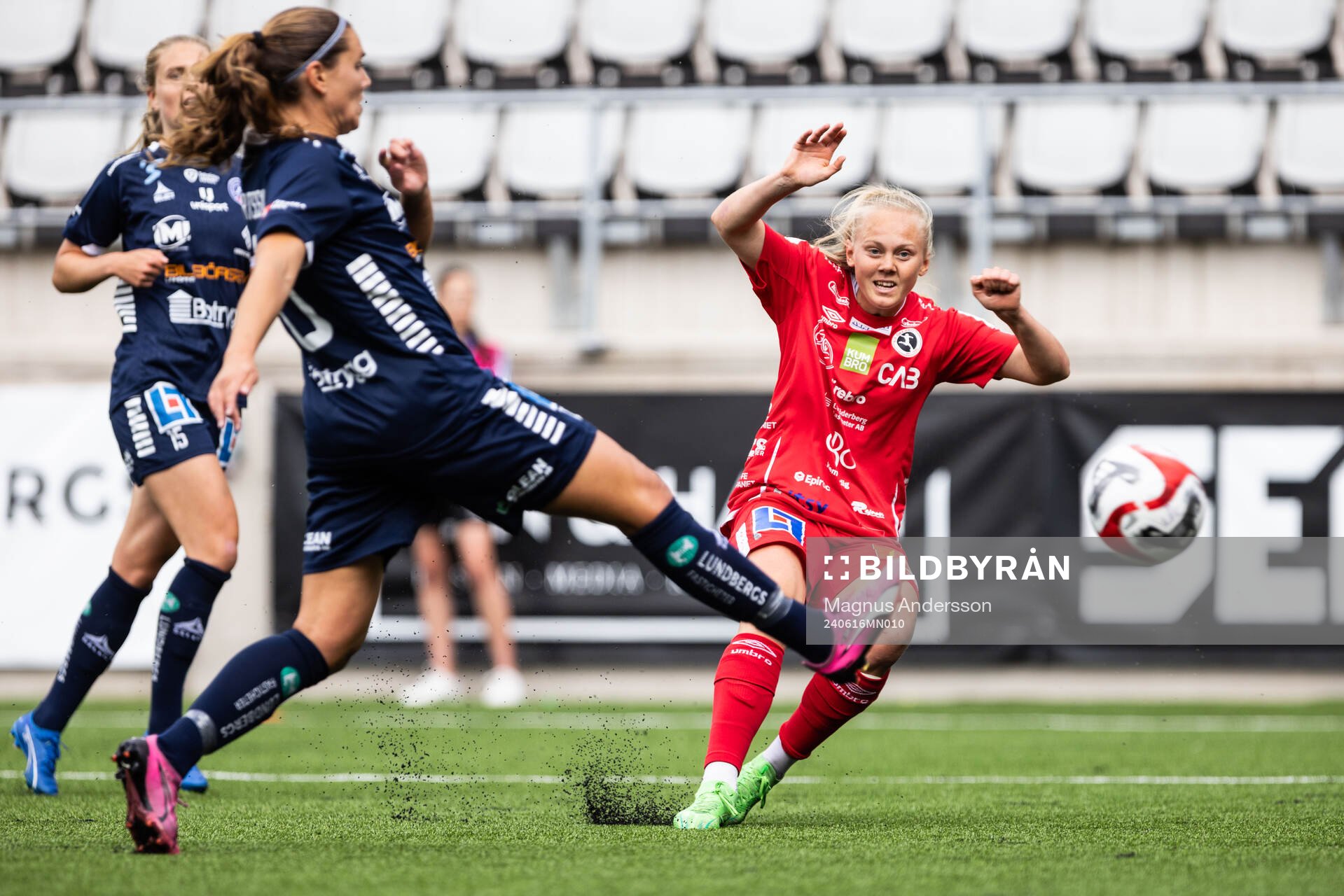 KIF Örebros Molly Johansson gör 1-1