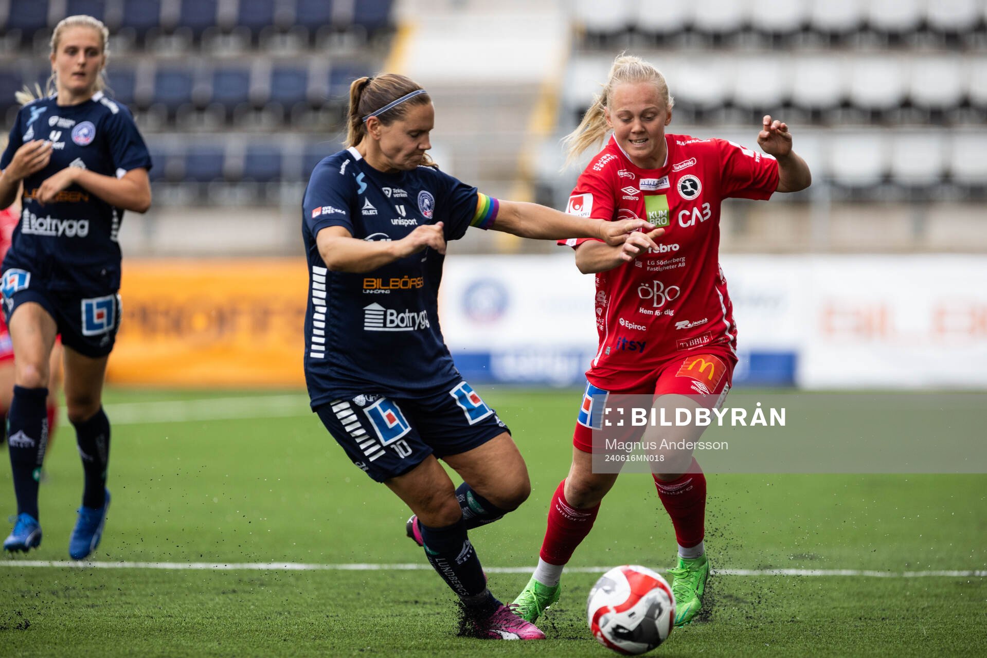 Linköpings Emma Lennartsson och KIF Örebros Molly