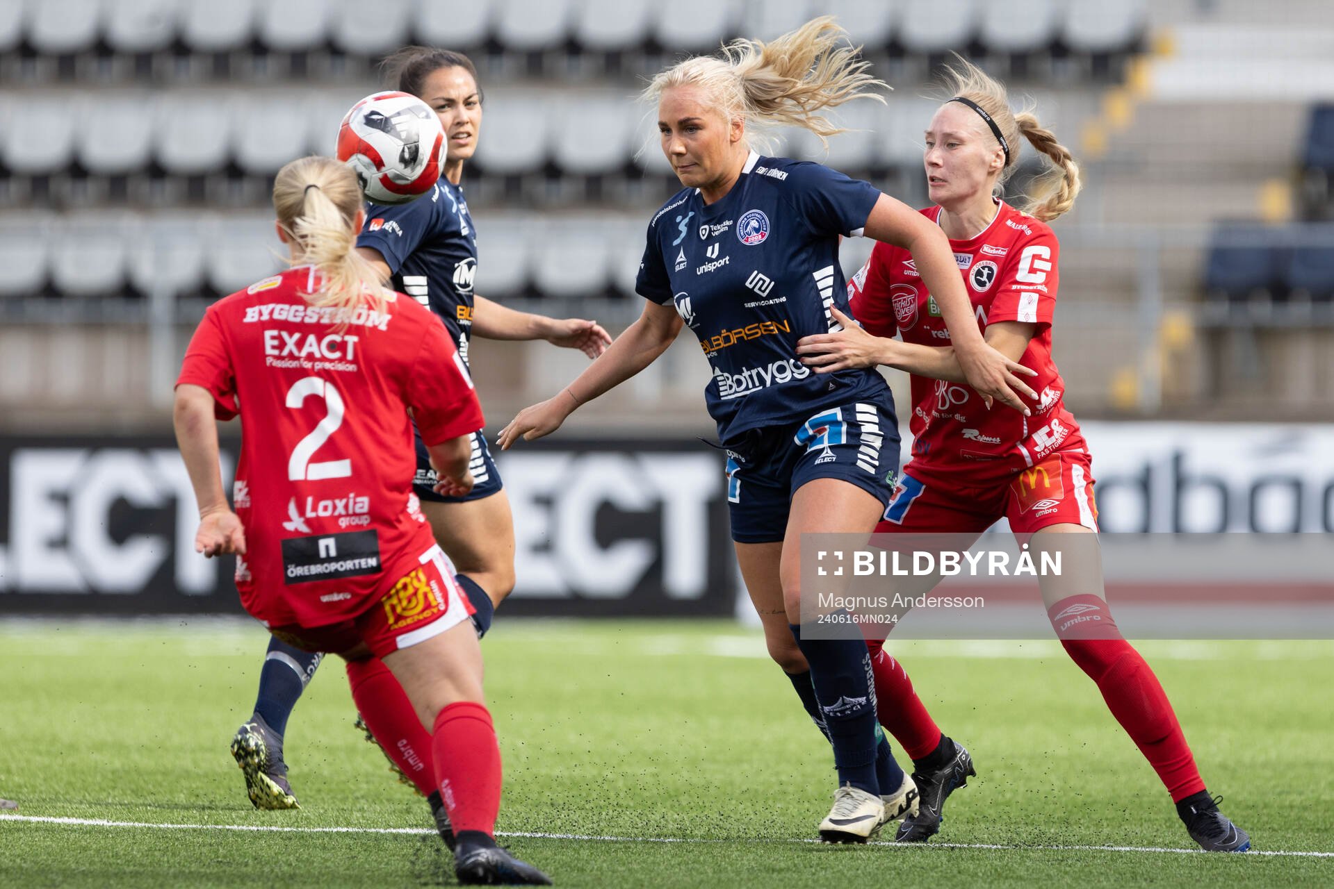 Linköpings Cathinka Tandberg och KIF Örebros Sanni Ojanen