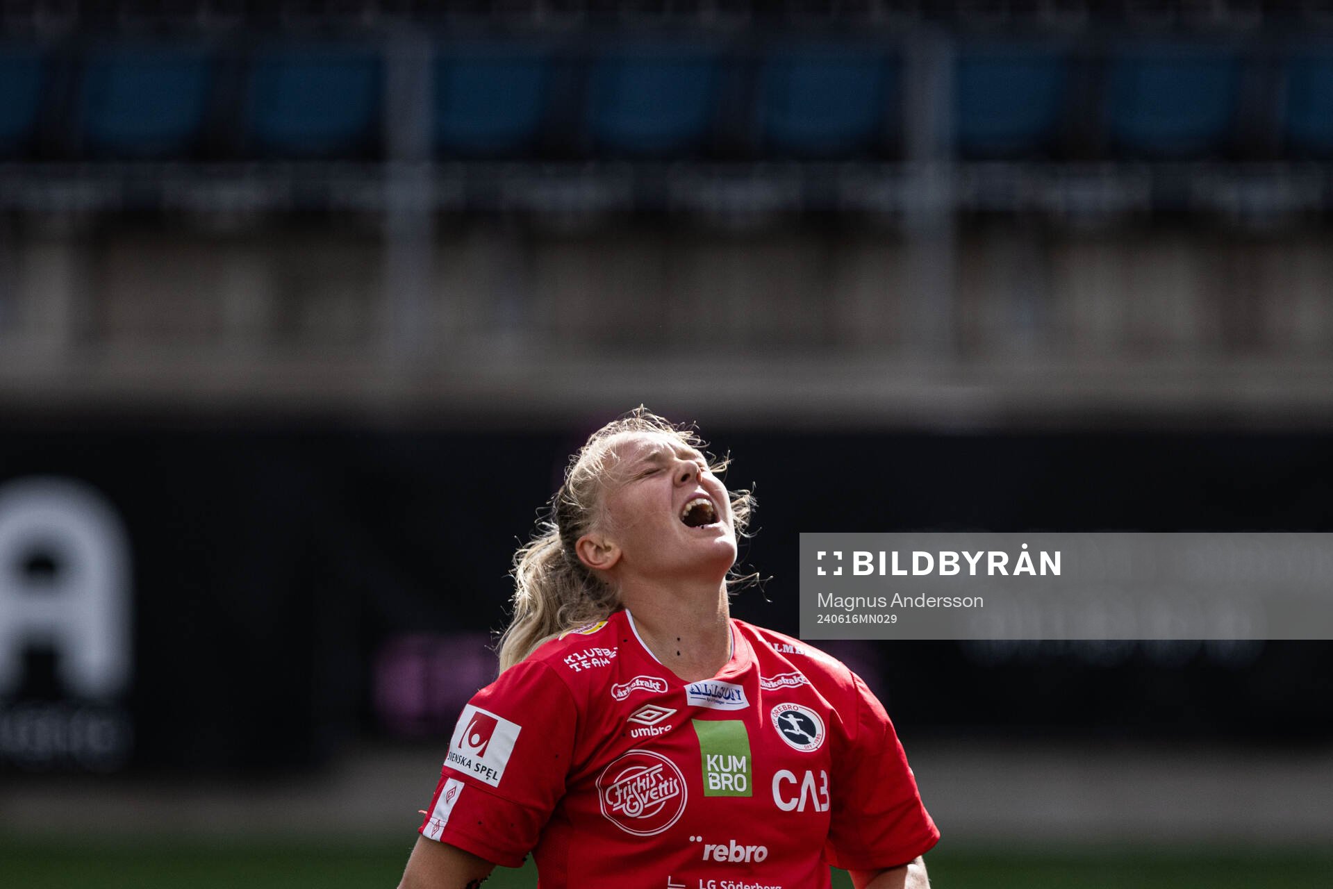 KIF Örebros Molly Johansson reagerar