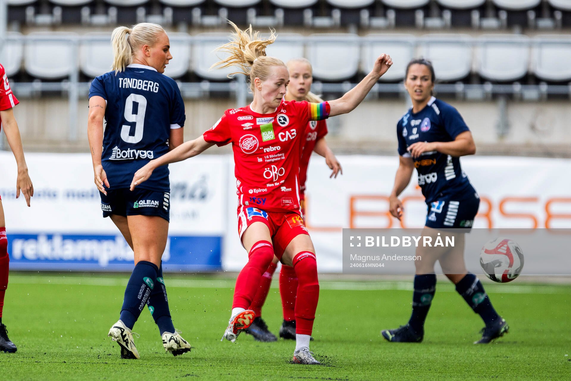 Linköpings Cathinka Tandberg och KIF Örebros Minea Lassas