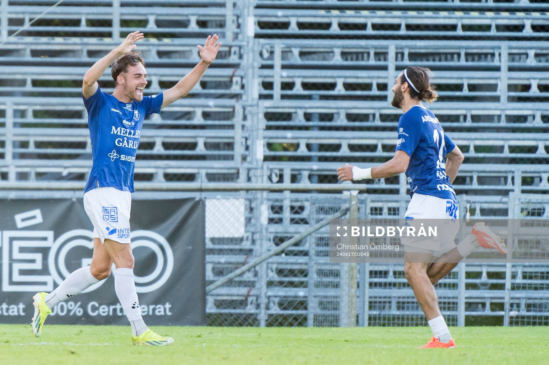 Trelleborgs Felix Hörberg och Hady Saleh Karim jublar
